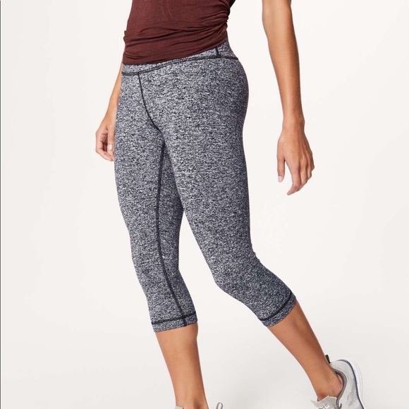 Lululemon Wunder Under HR 1/2 tight - Picture 4 of 6
